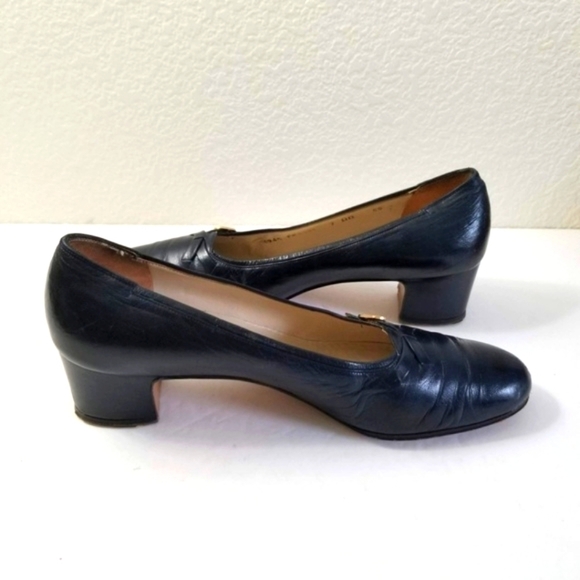 Salvatore Ferragamo Italy Navy Leather Pumps 7AA - Picture 4 of 8